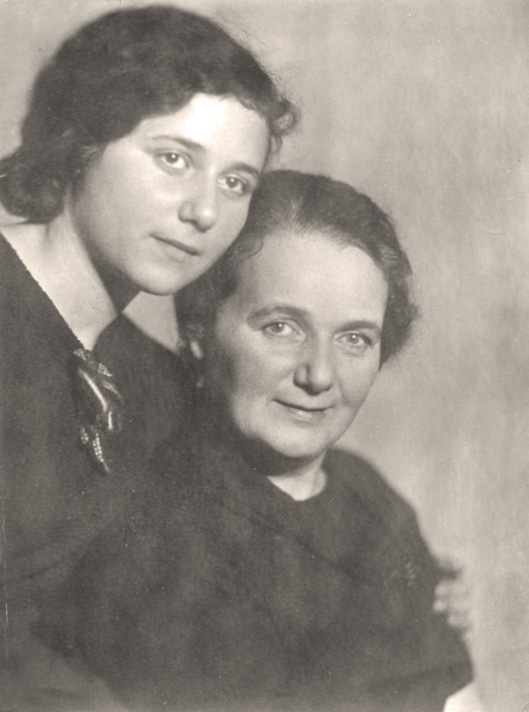 Лена с мамой. 1935
