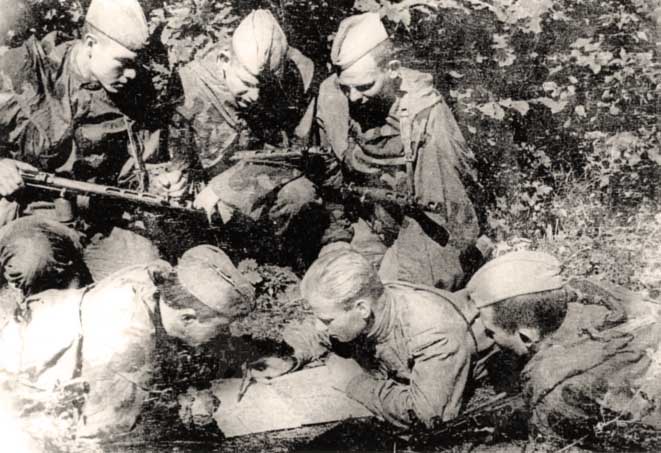 Разведчики - друзья-однополчане. 2-й Украинский, 1944 г.