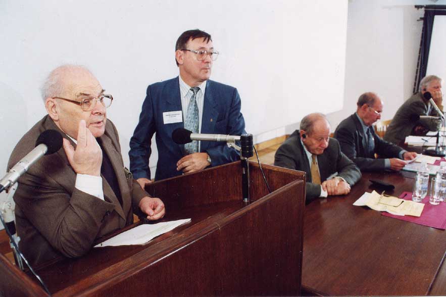 На Международном симпозиуме 2001 г.